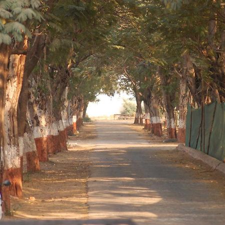 فَدودارا Laxmi Film City Resort المظهر الخارجي الصورة