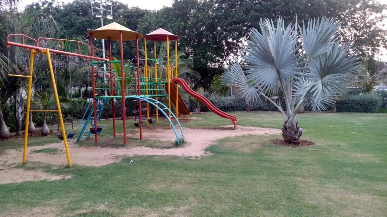 فَدودارا Laxmi Film City Resort المظهر الخارجي الصورة